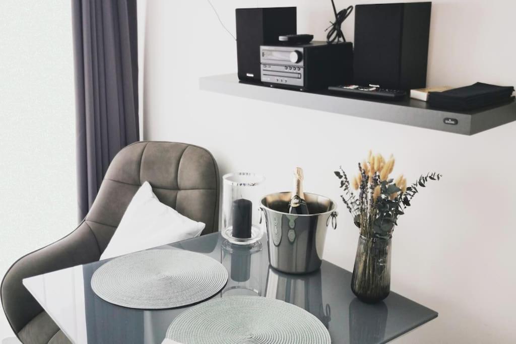 Apartment Hh 03 By Rockchair - Superhost Status - Modernes Mit Sonnigem Balkon & Premium Boxspringbetten In Winterhude - Geheimtipp